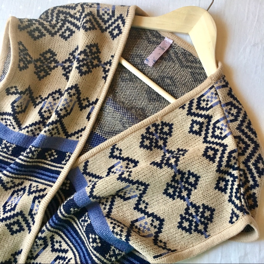 {Alga} Sleeveless Fringe Poncho / Shawl, Medium
